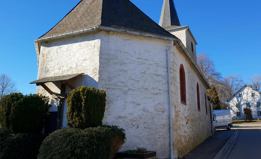 Renovierung einer Kirchenfassade unter Denkmalschutz