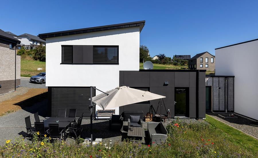 Construction d'une maison individuelle attenante à une maison existante