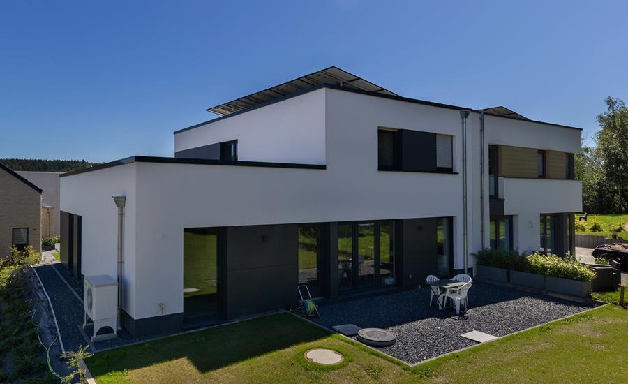 Construction d'une maison unifamiliale adjacente à une maison existante