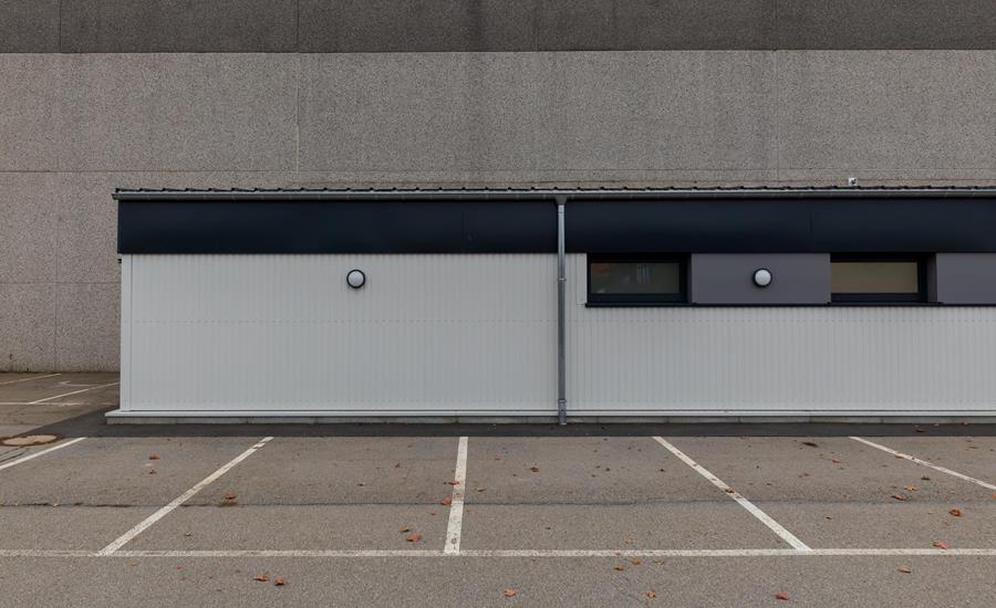 Moderner Anbau von Personalräumen