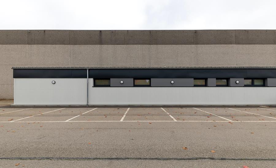 Moderner Anbau von Personalräumen