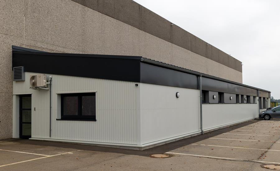 Moderner Anbau von Personalräumen