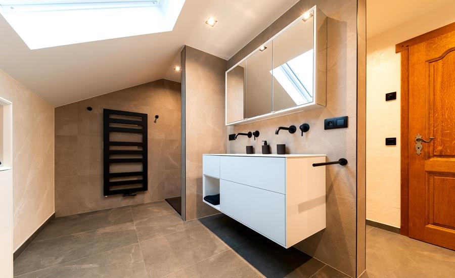 Komplett modernisiertes Badezimmer