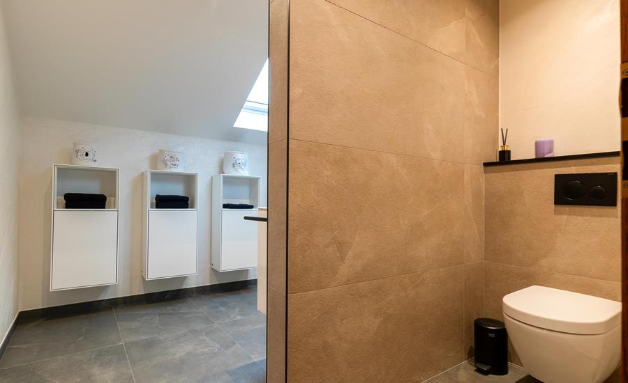 Komplett modernisiertes Badezimmer