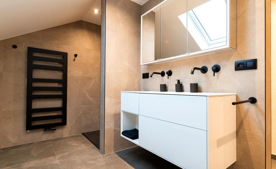 Komplett modernisiertes Badezimmer