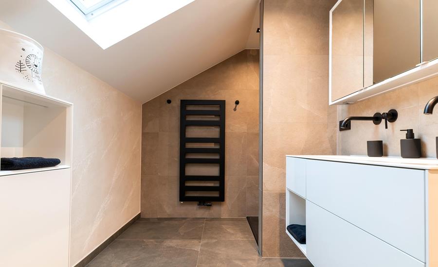 Komplett modernisiertes Badezimmer