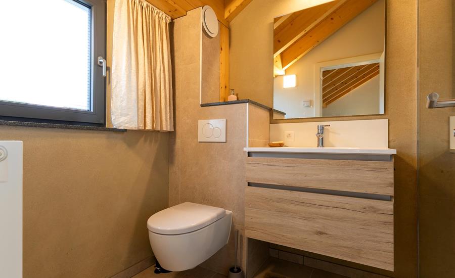 Nieuw huis met vakantiewoning en tuinhuis