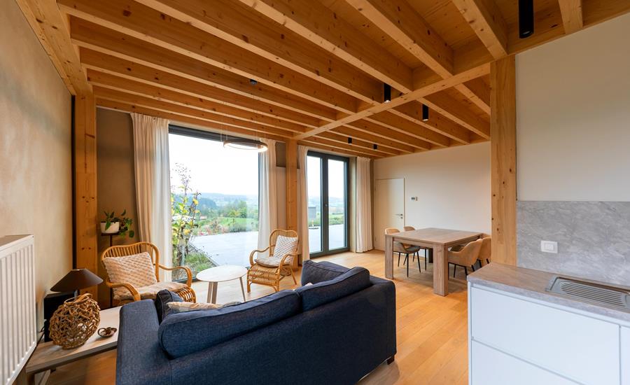 Nieuw huis met vakantiewoning en tuinhuis