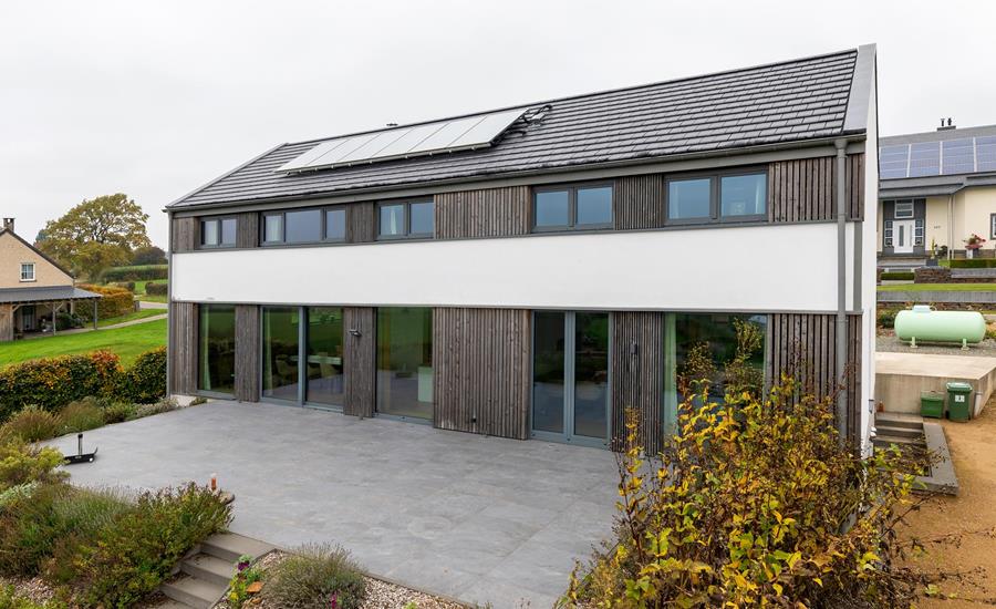 Nieuw huis met vakantiewoning en tuinhuis