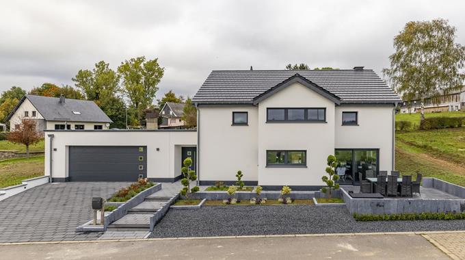 Construction d'une maison unifamiliale avec toit plat
