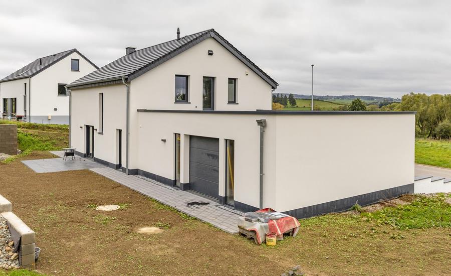 Construction d'une maison unifamiliale avec toit plat