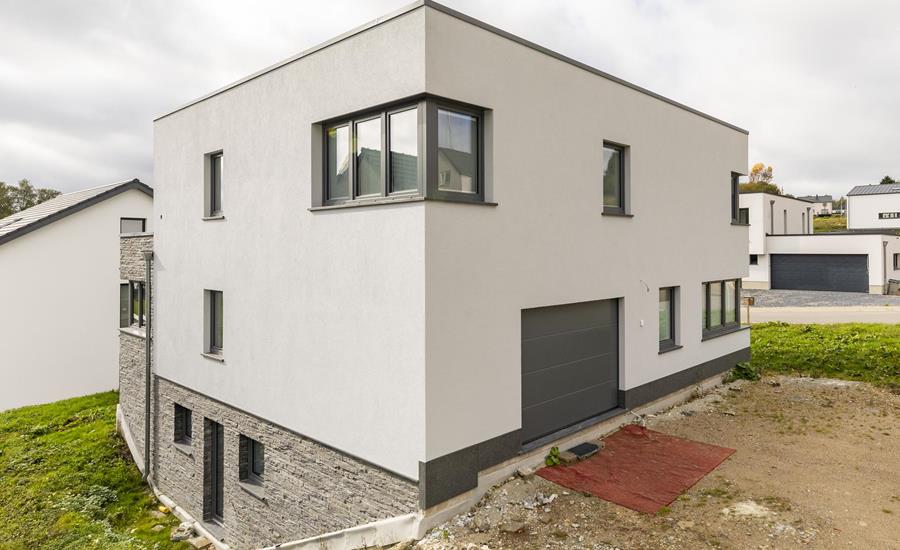 Neubau eines modernen Einfamilienhauses mit Bruchsteinen