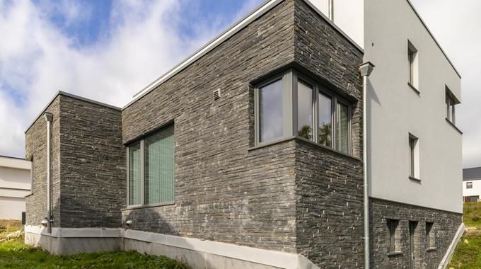 Construction d'une maison unifamiliale avec pierres de taille